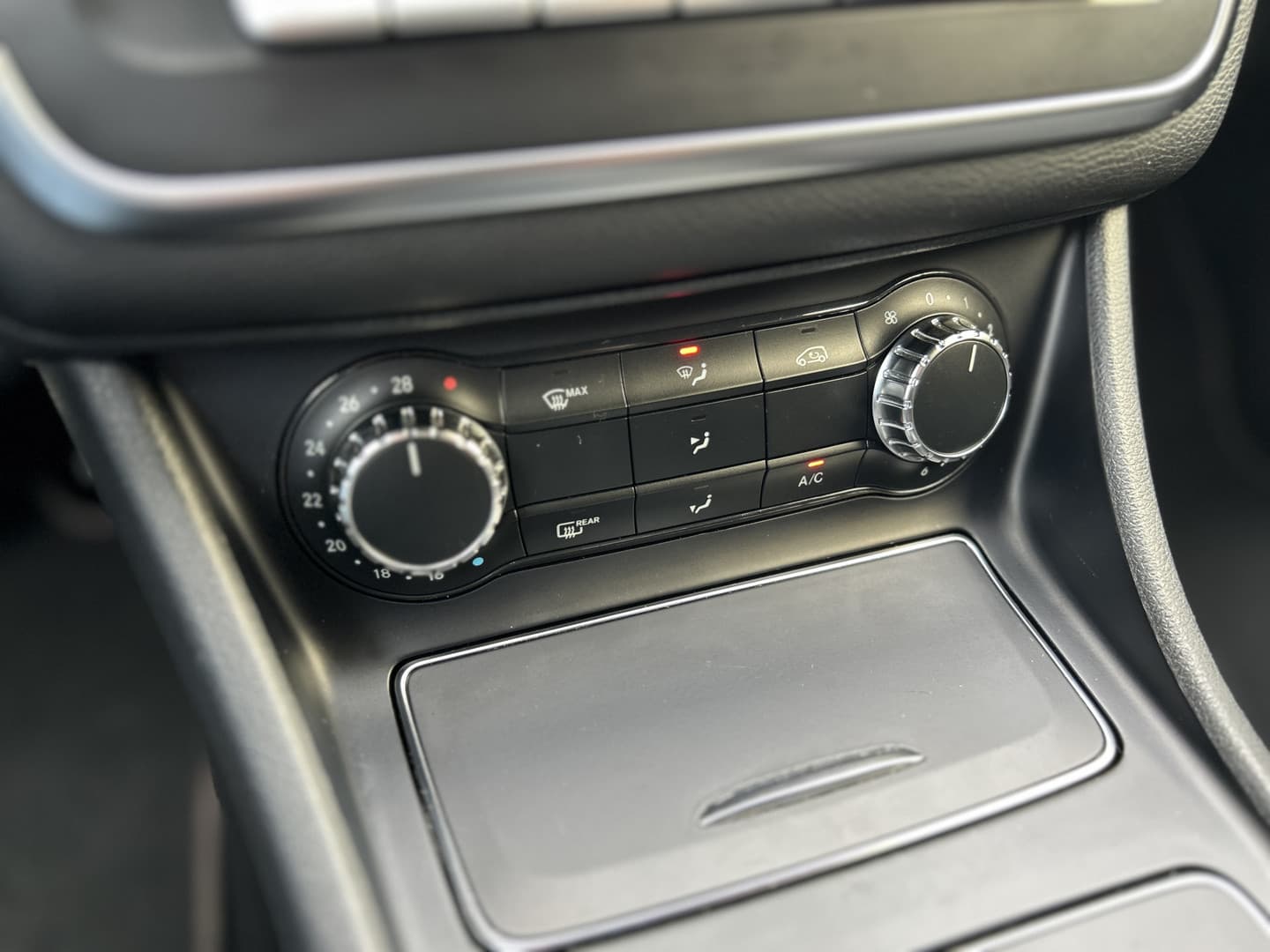 Mercedes-Benz CLA 180 Business Solution AMG Upgrade Edition thumbnail 22