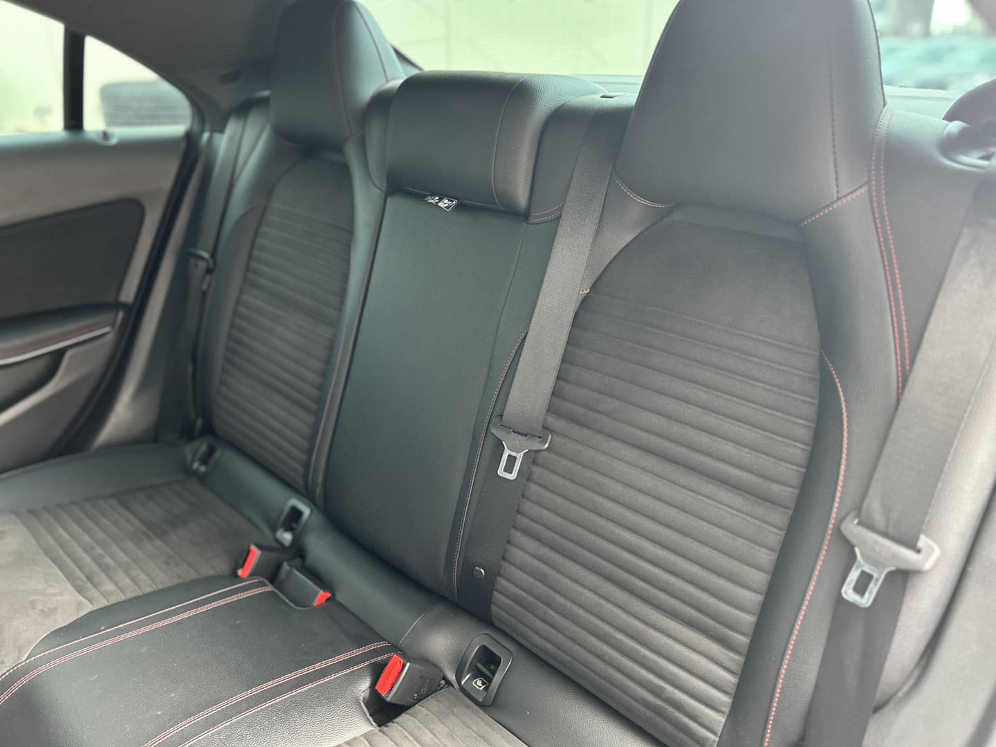 Mercedes-Benz CLA 180 Business Solution AMG Upgrade Edition thumbnail 25