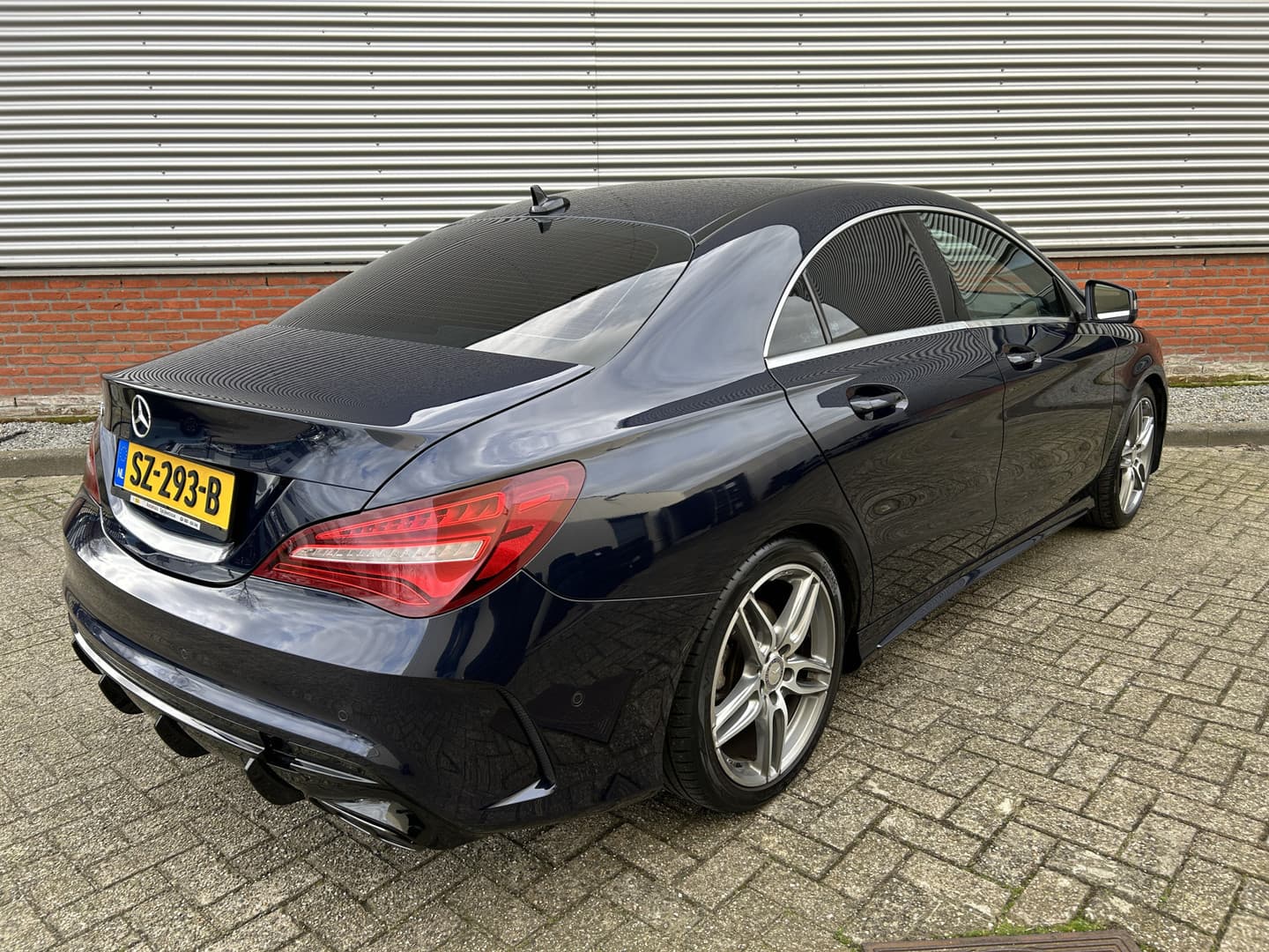 Mercedes-Benz CLA 180 Business Solution AMG Upgrade Edition thumbnail 3