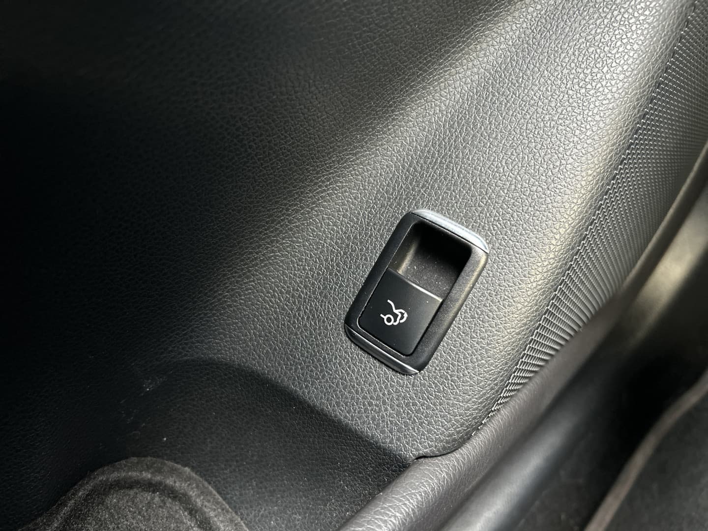 Mercedes-Benz CLA 180 Business Solution AMG Upgrade Edition thumbnail 9