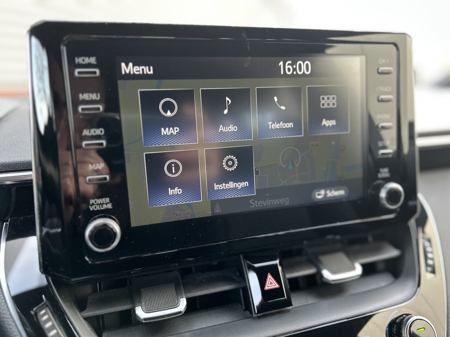 Toyota Corolla Touring Sports 1.8 Hybrid Business Plus thumbnail 13