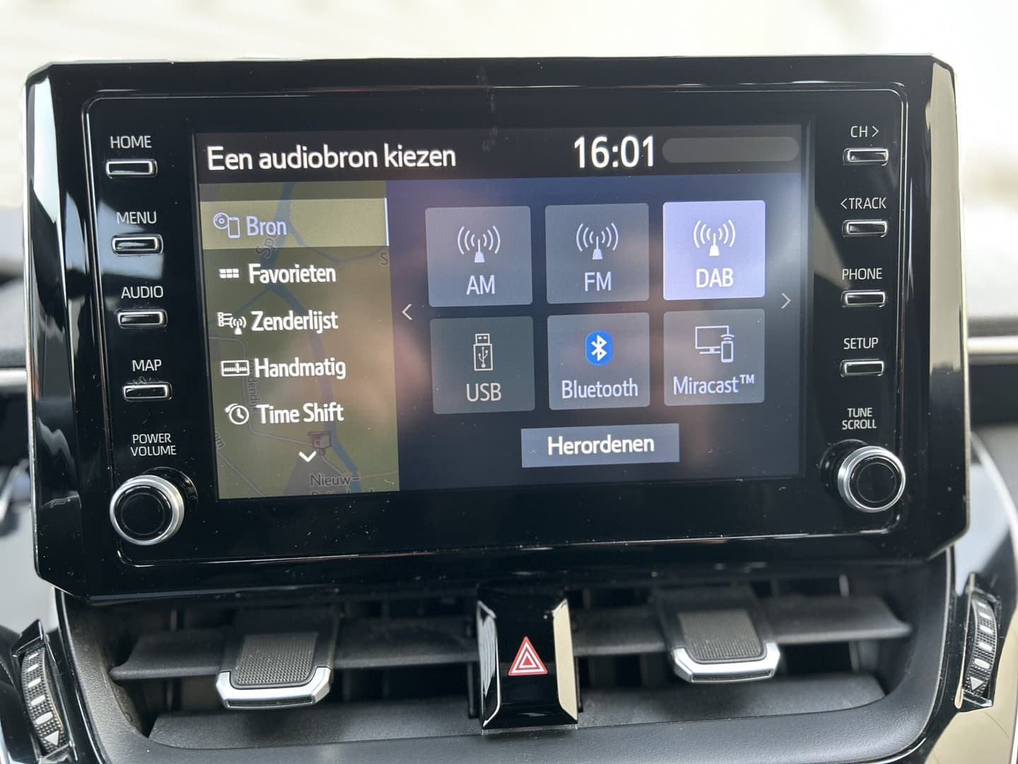 Toyota Corolla Touring Sports 1.8 Hybrid Business Plus thumbnail 14