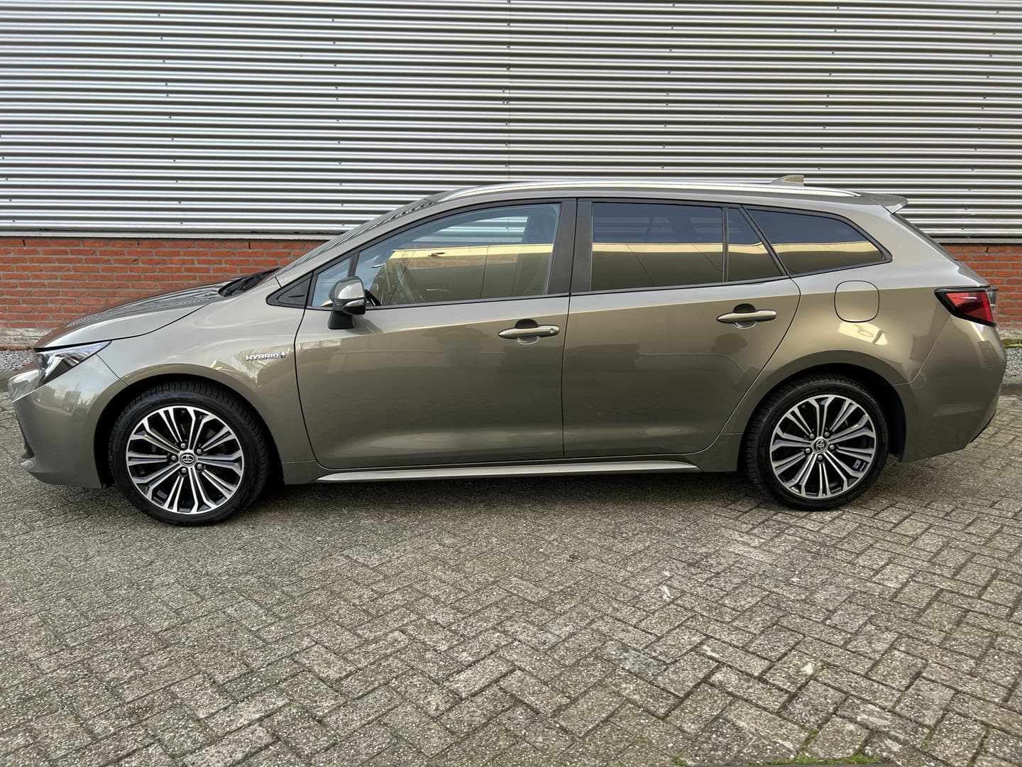 Toyota Corolla Touring Sports 1.8 Hybrid Business Plus thumbnail 2