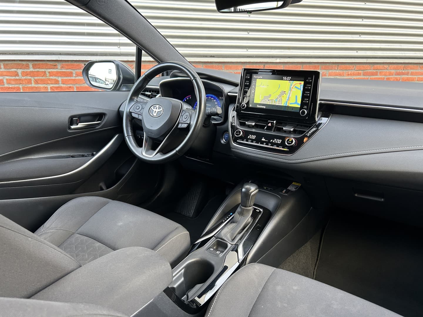 Toyota Corolla Touring Sports 1.8 Hybrid Business Plus thumbnail 4