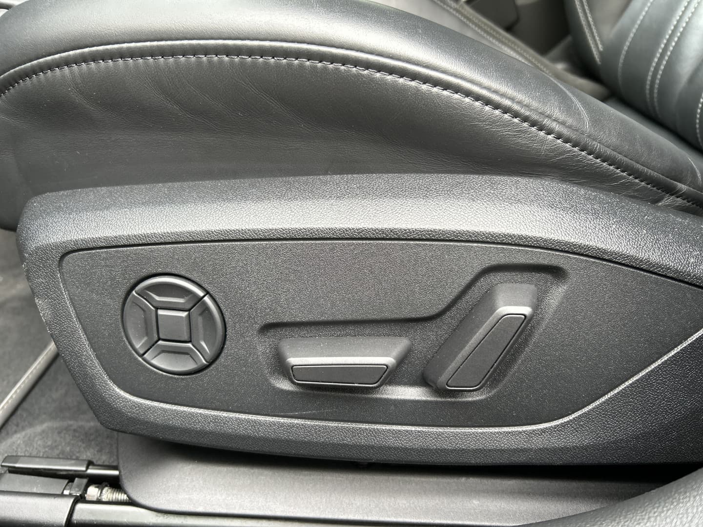 Audi A6 Avant 55 TFSI e quattro Competition thumbnail 10