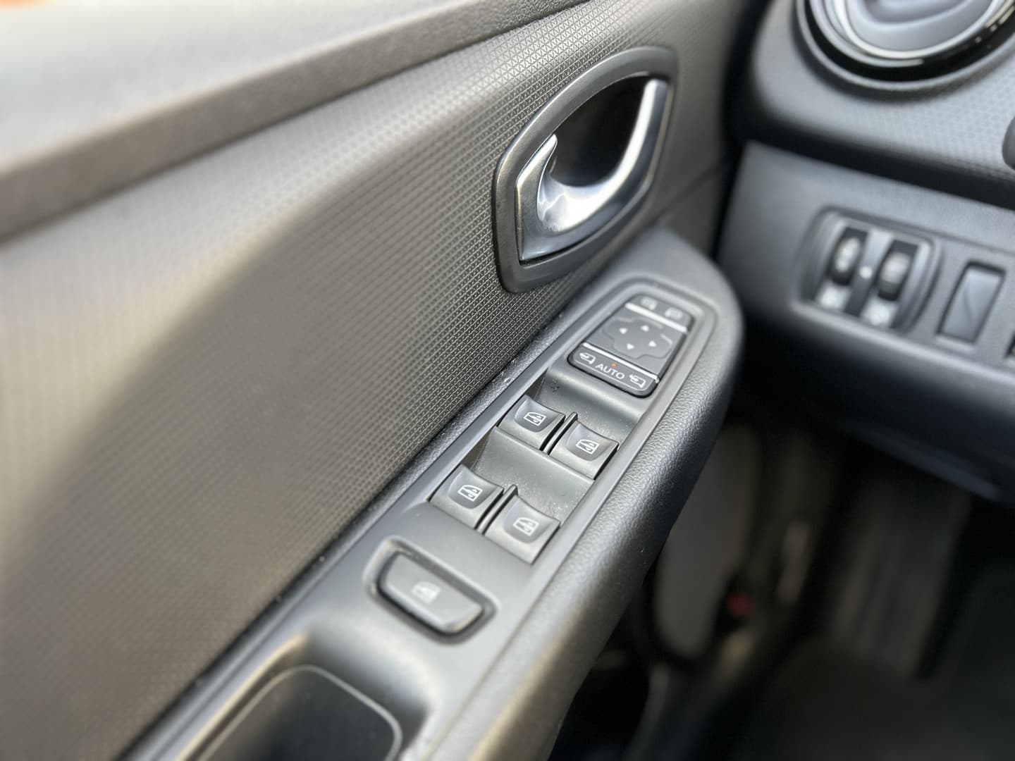 Renault Clio Estate 0.9 TCe Intens thumbnail 6