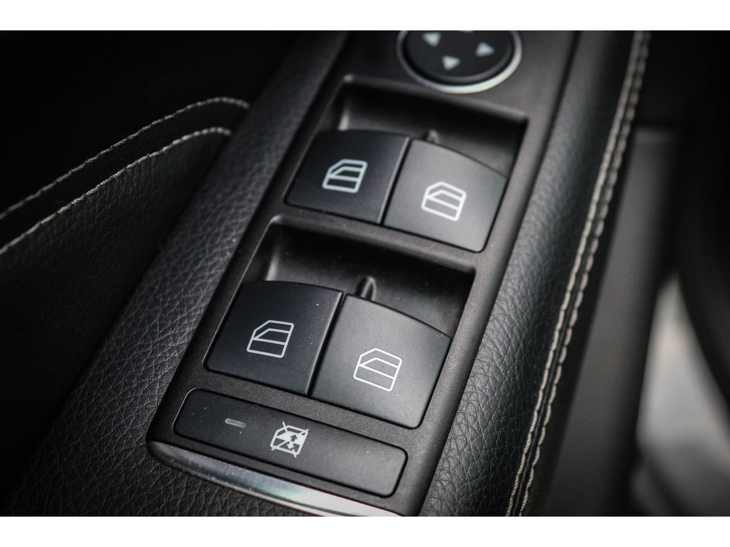 Mercedes-Benz M-Klasse 350 Van 20.950,- NU 18.950,- ! thumbnail 12