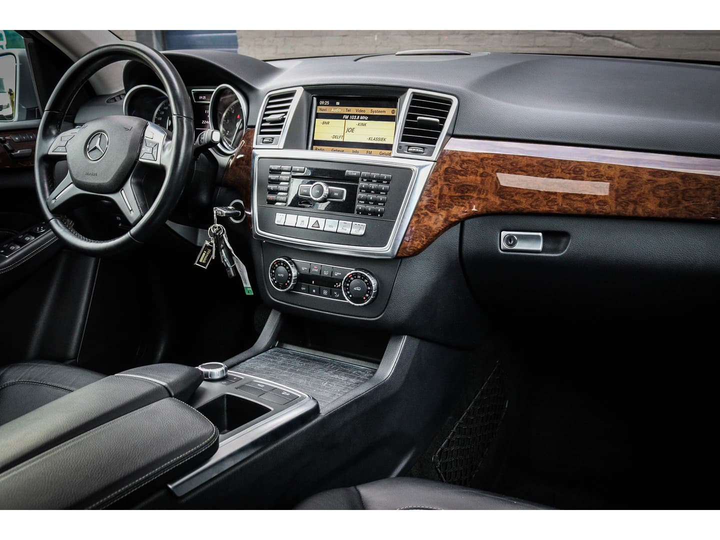 Mercedes-Benz M-Klasse 350 Van 20.950,- NU 18.950,- ! thumbnail 6