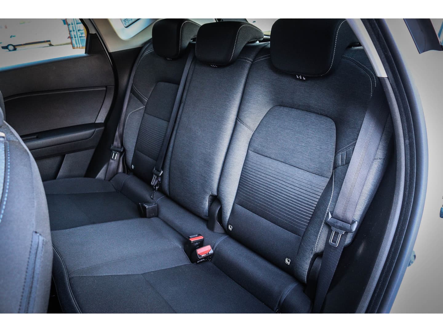 Renault Captur 1.3 TCe 140 Intens Van 17.950,- NU 16.950,- ! thumbnail 14