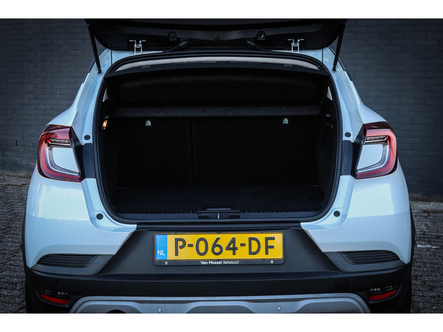 Renault Captur 1.3 TCe 140 Intens Van 17.950,- NU 16.950,- ! thumbnail 17