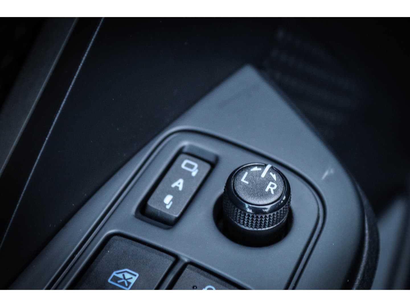 Toyota C-HR 1.8 Hybrid Dynamic Navi/Camera/CruiseControl thumbnail 11