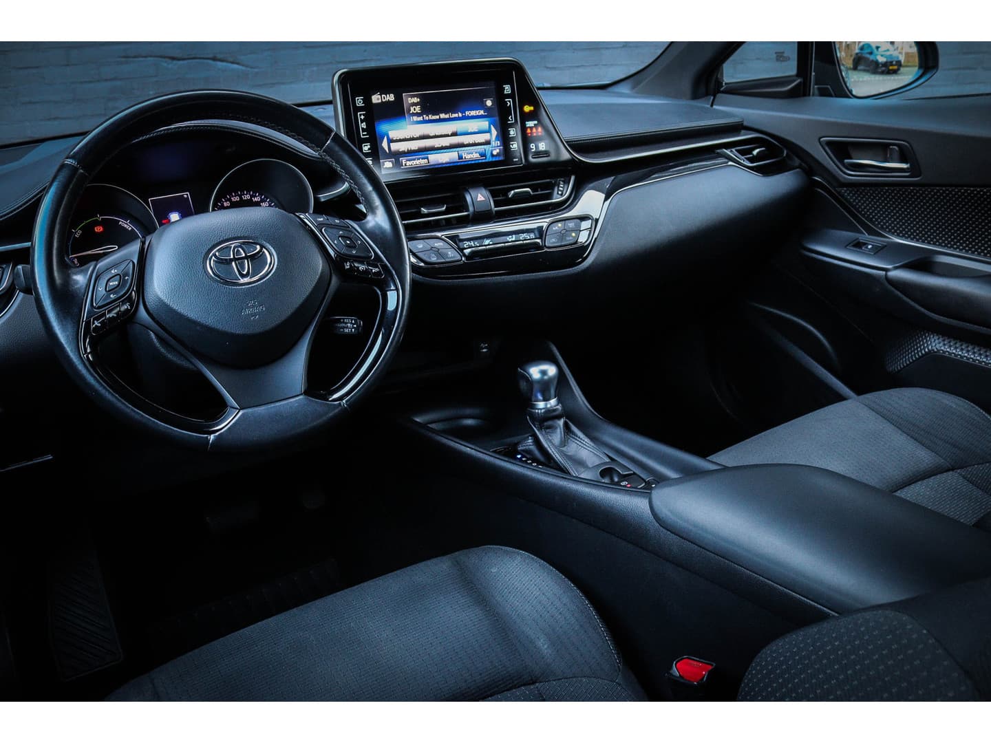 Toyota C-HR 1.8 Hybrid Dynamic Navi/Camera/CruiseControl thumbnail 6