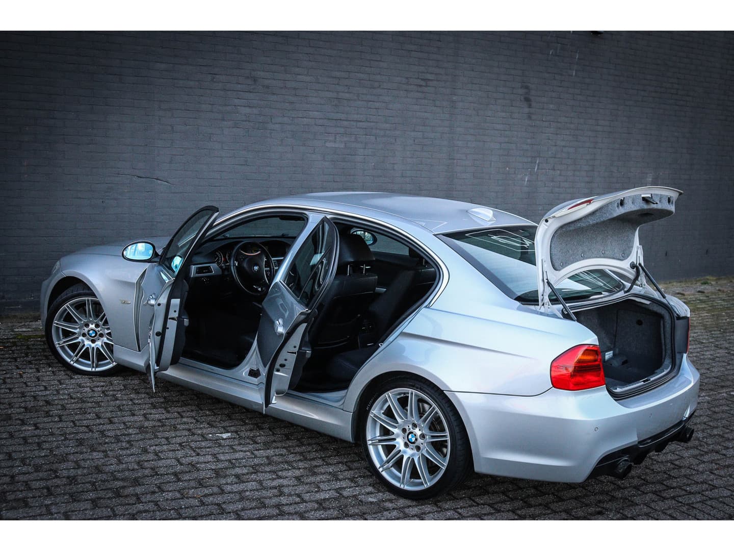BMW 3 Serie 335i High Executive Zeer nette Ned. auto thumbnail 18