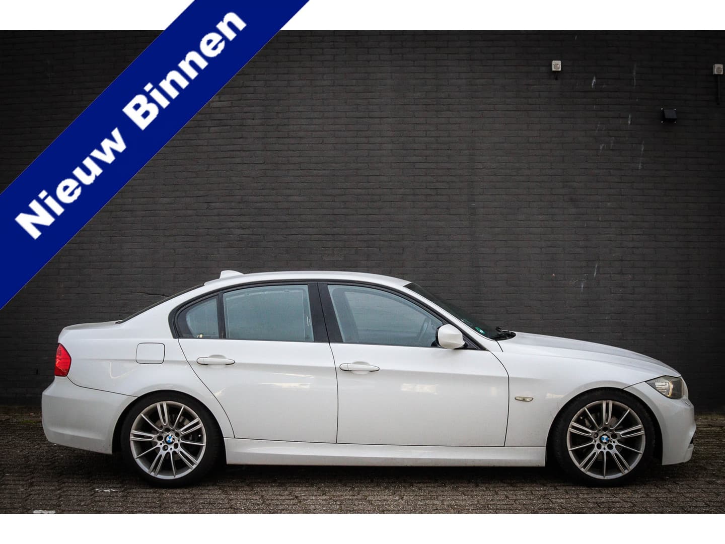 BMW 3 Serie 325i Business Line M Sport Net binnen - Nu al te bezichtigen