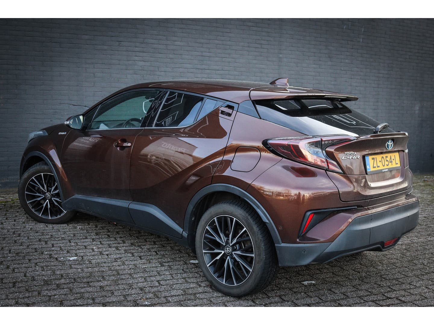 Toyota C-HR 1.8 Hybrid Executive Net binnen - Nu al te bezichtigen thumbnail 2
