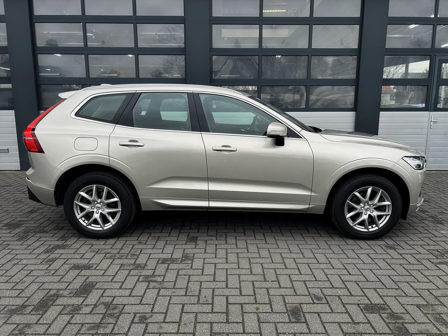 Volvo XC60 T8 PHEV 407pk SoH 86%, Leder, Pano, Trekhaak, Luchtvering thumbnail 12