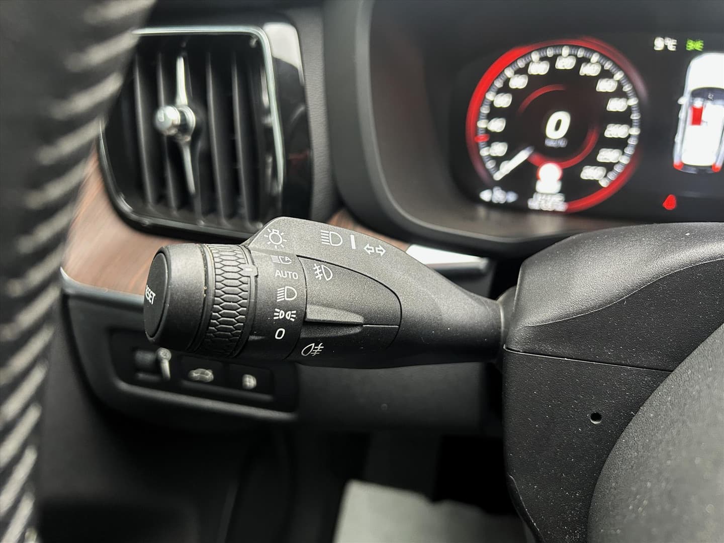 Volvo XC60 T8 PHEV 407pk SoH 86%, Leder, Pano, Trekhaak, Luchtvering thumbnail 17