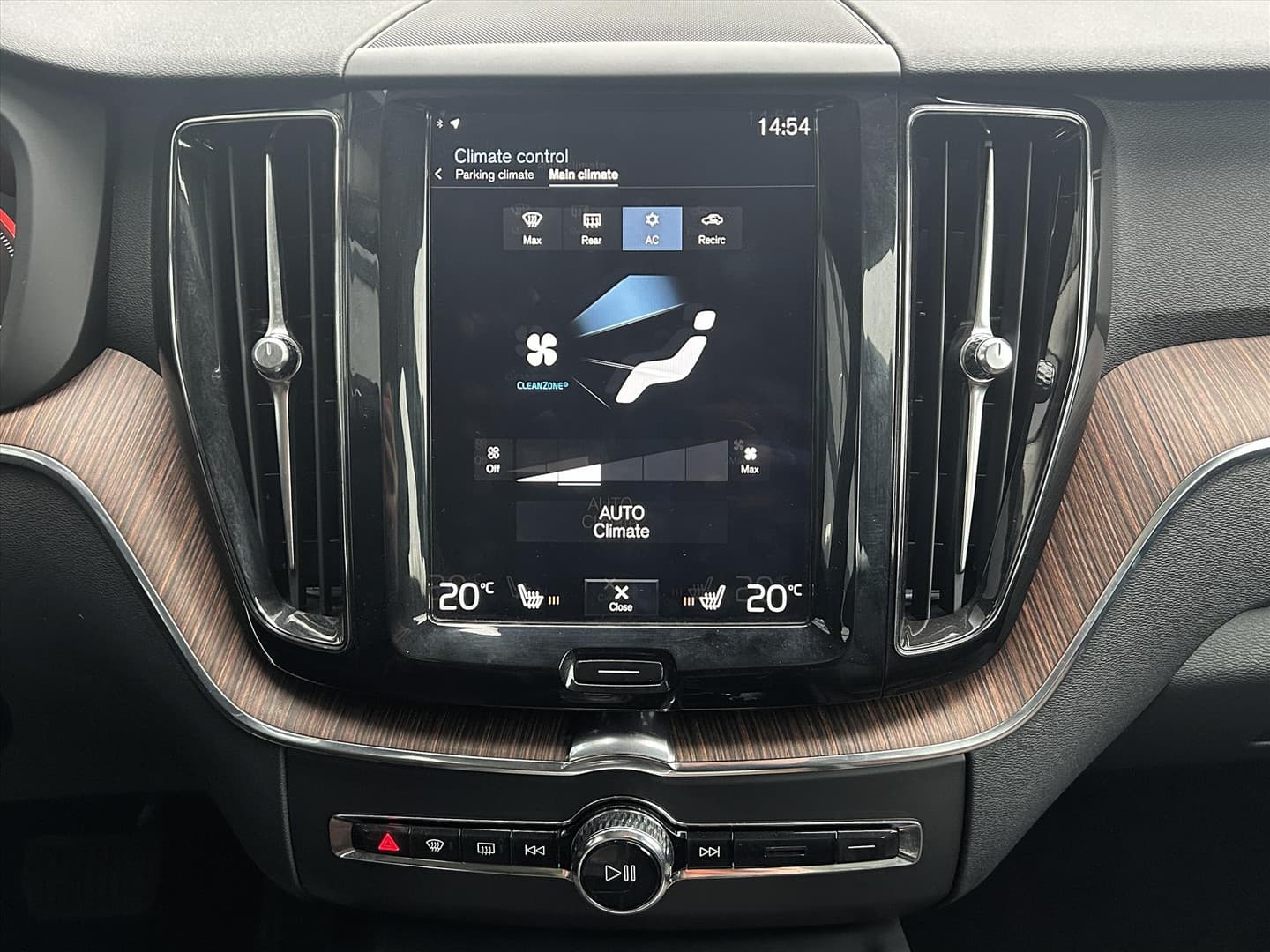 Volvo XC60 T8 PHEV 407pk SoH 86%, Leder, Pano, Trekhaak, Luchtvering thumbnail 24