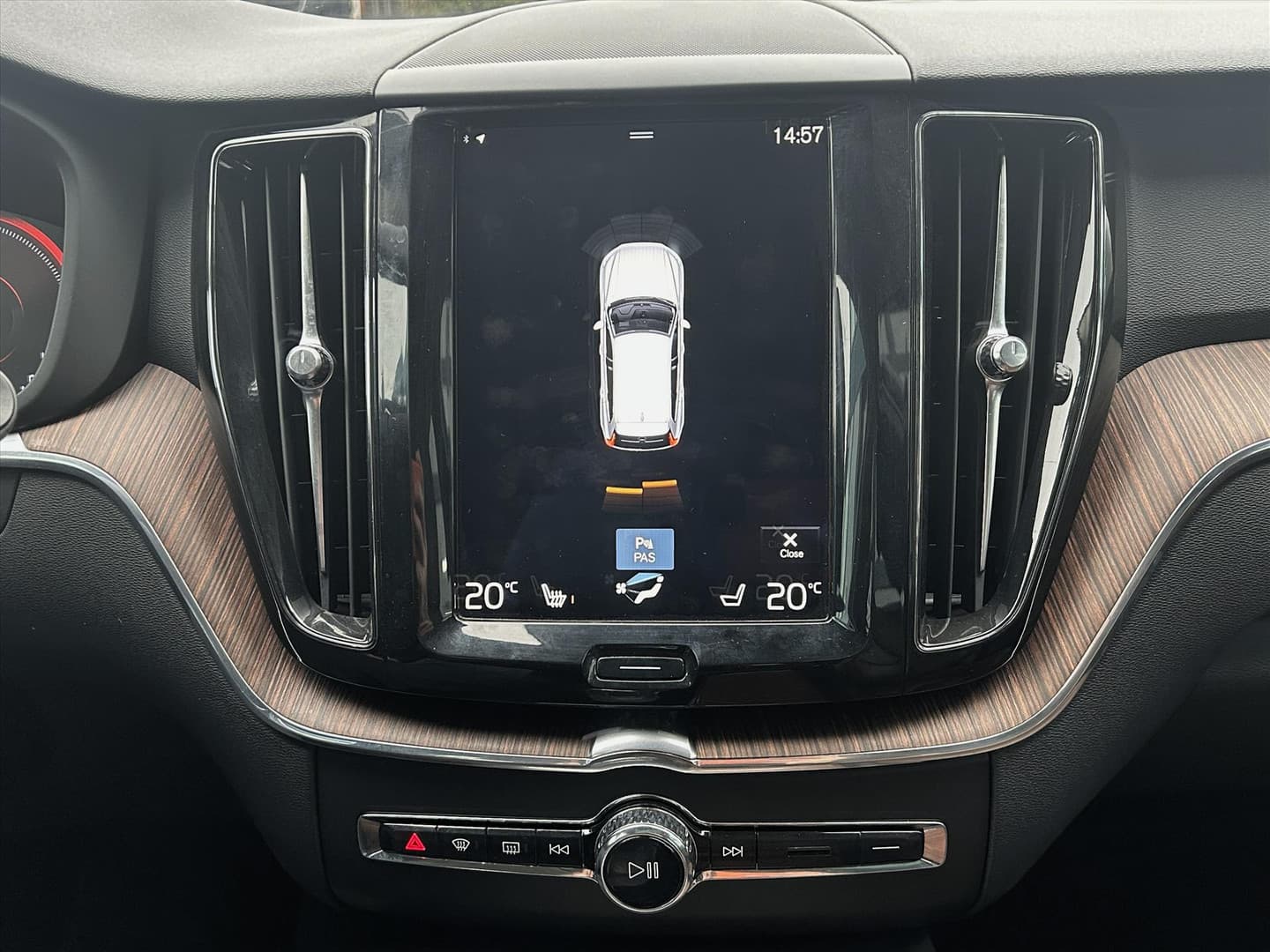 Volvo XC60 T8 PHEV 407pk SoH 86%, Leder, Pano, Trekhaak, Luchtvering thumbnail 26