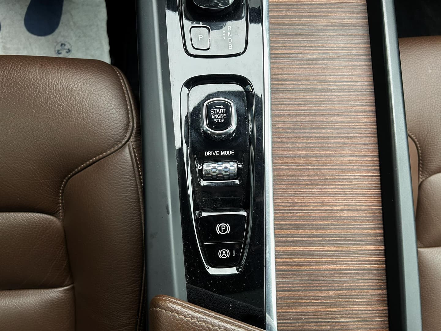 Volvo XC60 T8 PHEV 407pk SoH 86%, Leder, Pano, Trekhaak, Luchtvering thumbnail 29