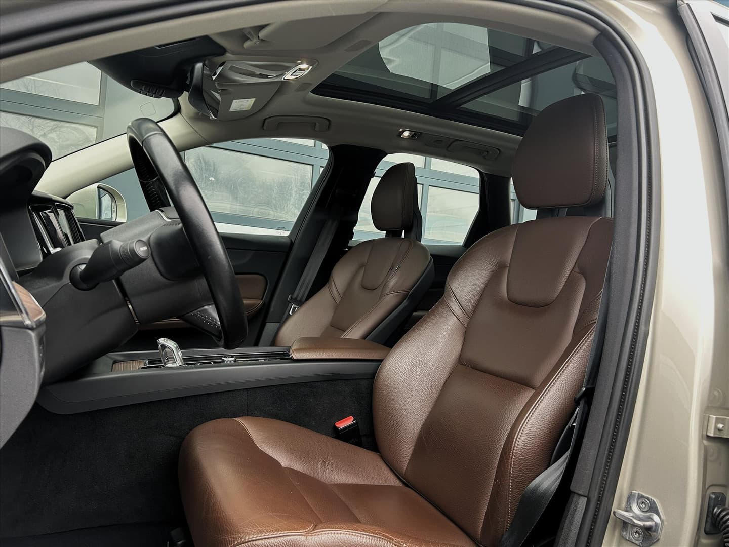 Volvo XC60 T8 PHEV 407pk SoH 86%, Leder, Pano, Trekhaak, Luchtvering thumbnail 5