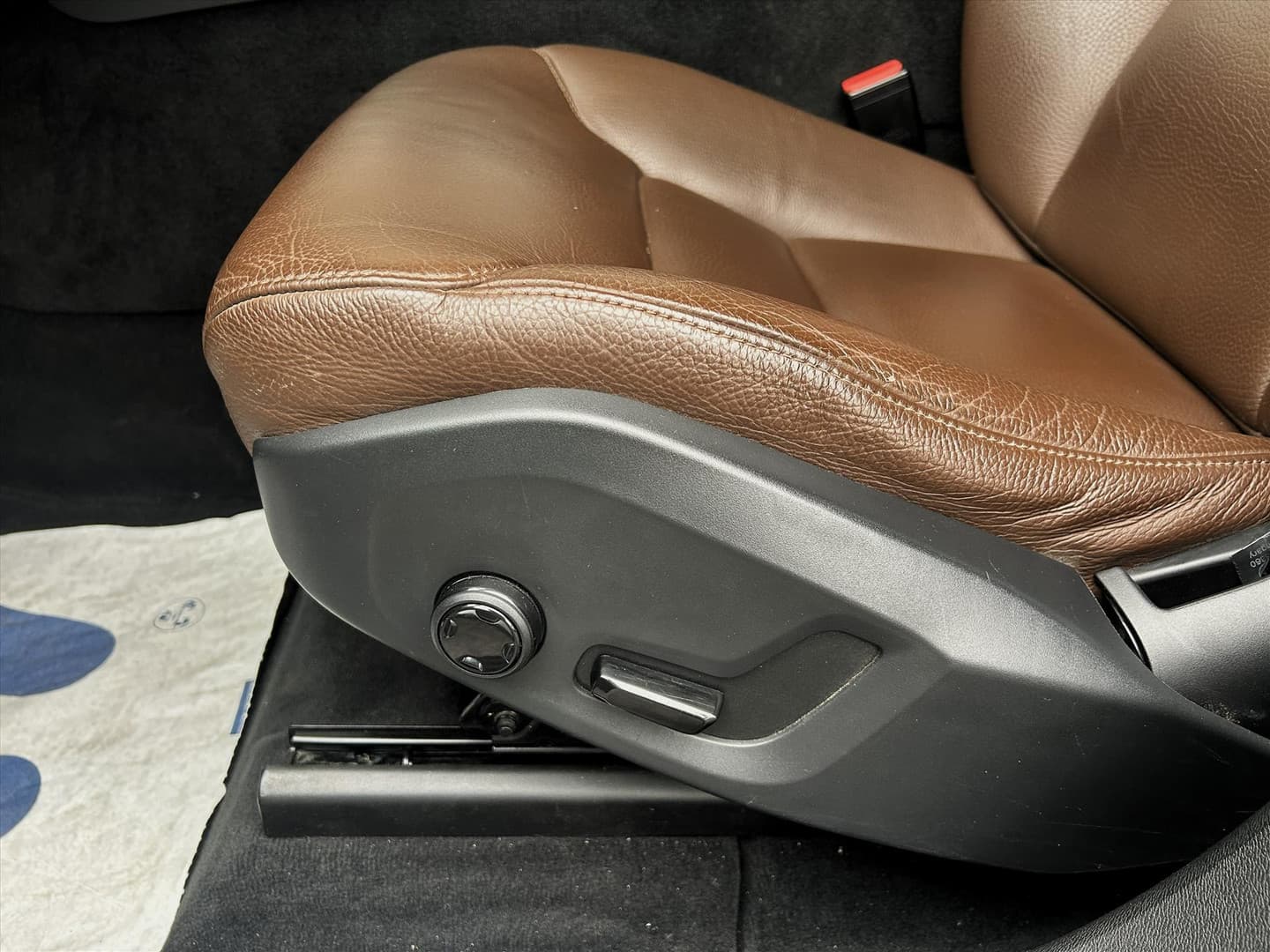 Volvo XC60 T8 PHEV 407pk SoH 86%, Leder, Pano, Trekhaak, Luchtvering thumbnail 6