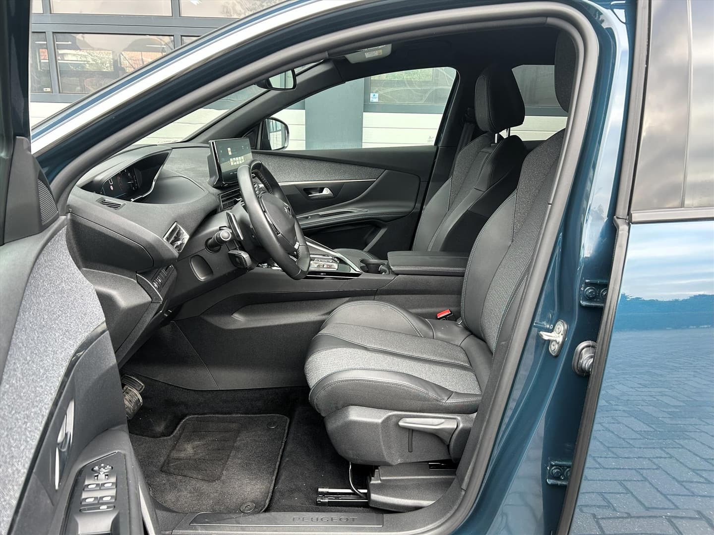 Peugeot 3008 1.2 Allure 130pk Aut. Carplay, Camera, Sensoren thumbnail 4