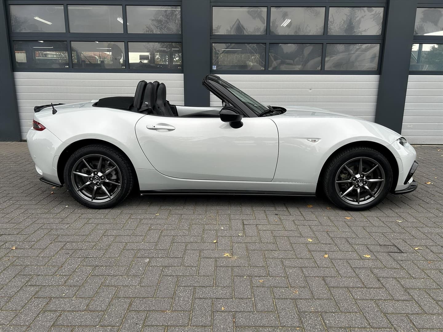 Mazda MX-5 Roadster 1.5 Skyactiv-G, Maxton-Design, Leder, Bose Audio thumbnail 14