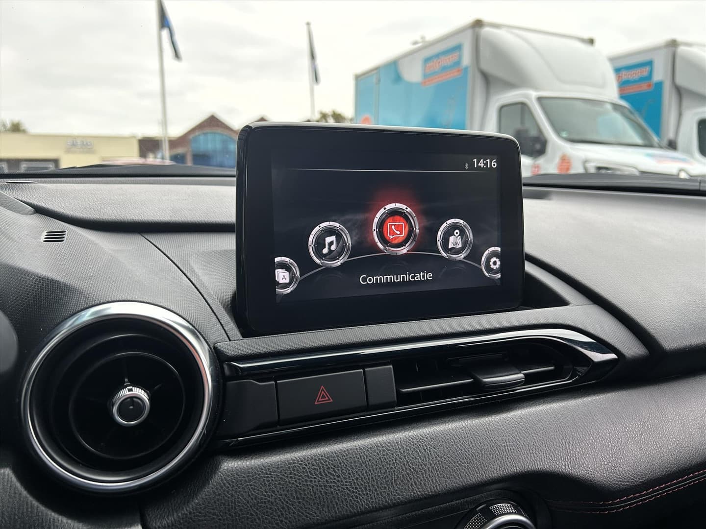 Mazda MX-5 Roadster 1.5 Skyactiv-G, Maxton-Design, Leder, Bose Audio thumbnail 23