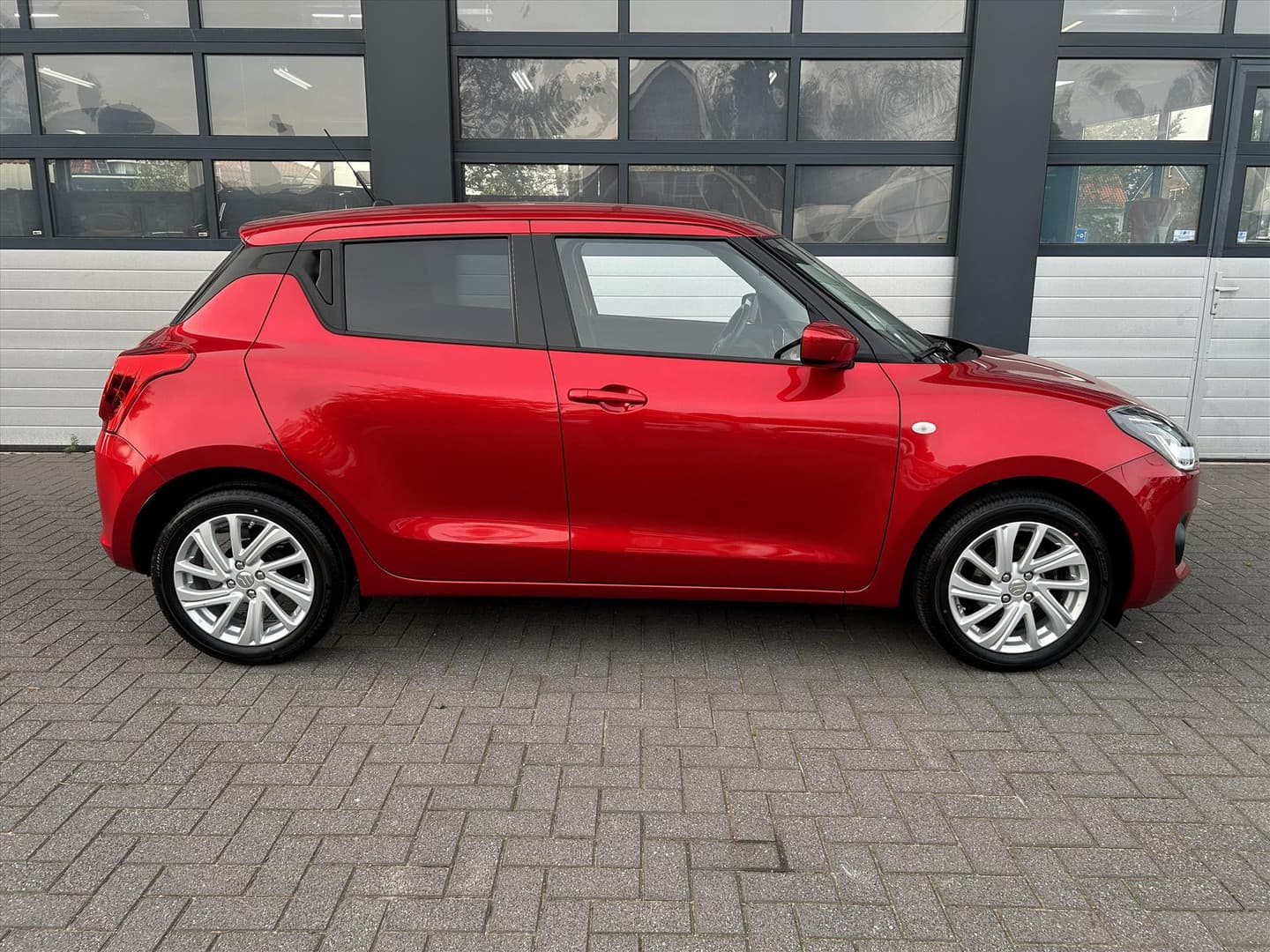 Suzuki Swift 1.2 Smart Hybrid 83pk Select, Carplay, Stoelverwarming thumbnail 10