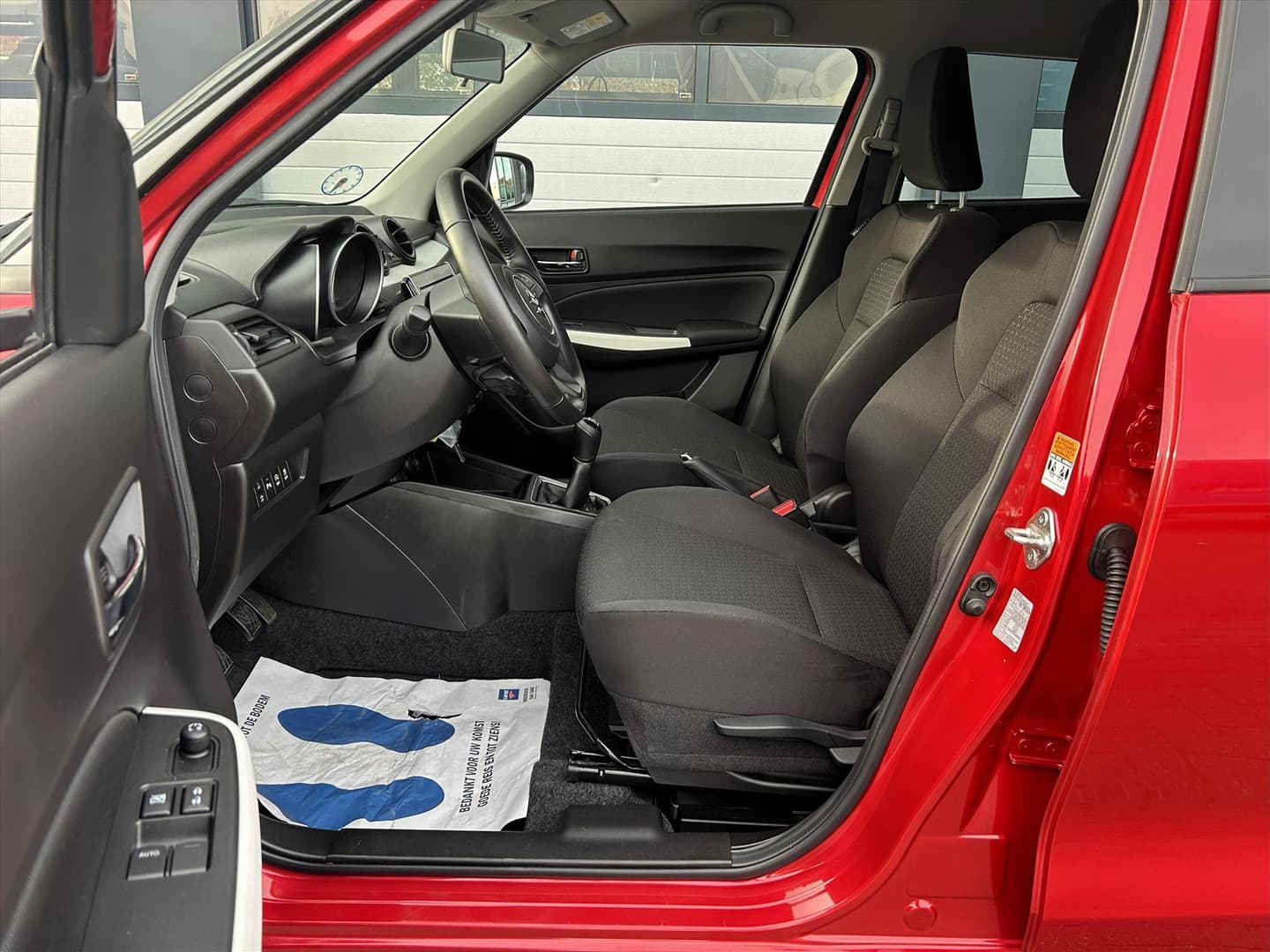 Suzuki Swift 1.2 Smart Hybrid 83pk Select, Carplay, Stoelverwarming thumbnail 4