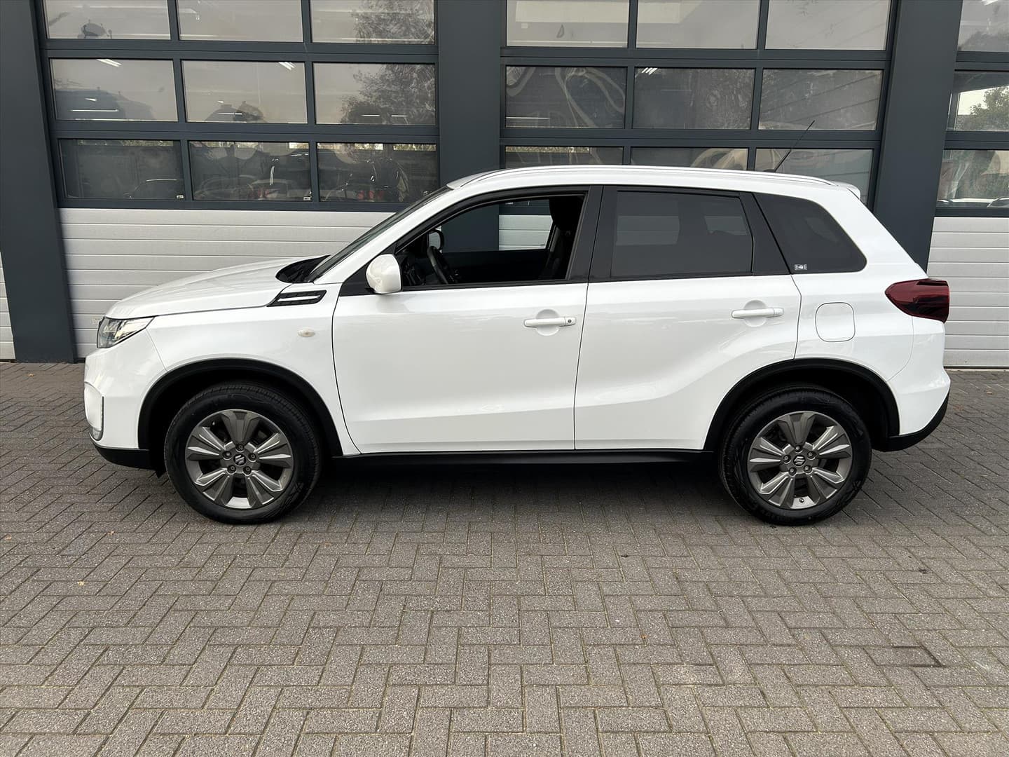 Suzuki Vitara 1.4 Smart Hybrid 129pk Select, Carplay, Stoelverwarming. thumbnail 3