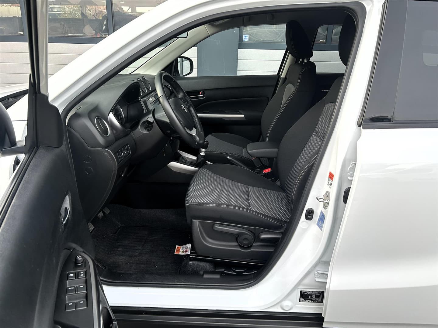 Suzuki Vitara 1.4 Smart Hybrid 129pk Select, Carplay, Stoelverwarming. thumbnail 4