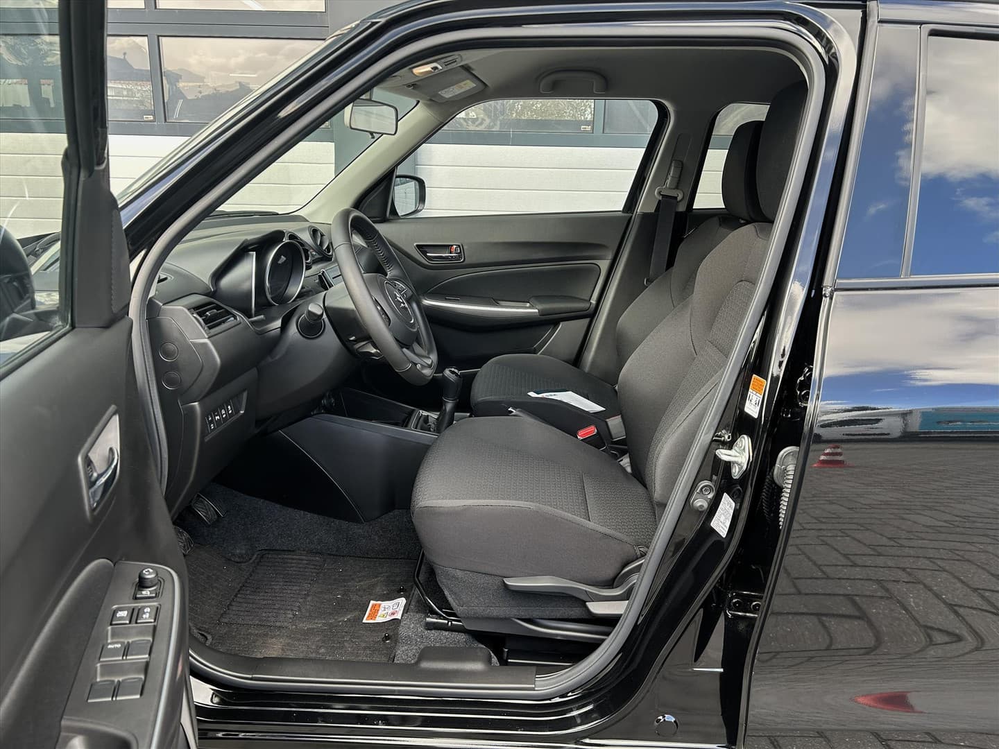 Suzuki Swift 1.2 Style 83pk Smart Hybrid, Demo Voertuig thumbnail 5