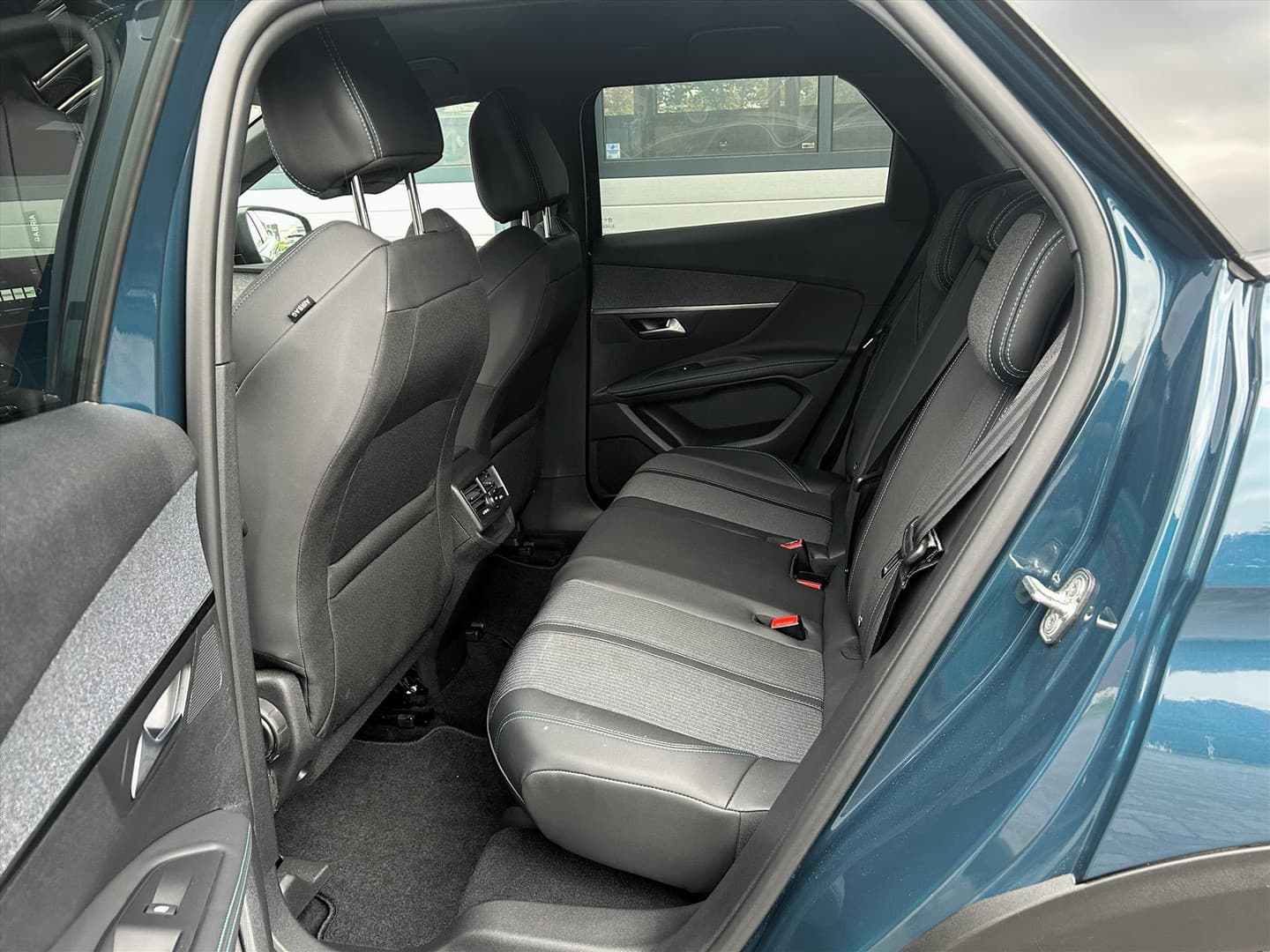 Peugeot 3008 1.2 Allure 130pk Aut. Carplay, Sensor, Camera thumbnail 6