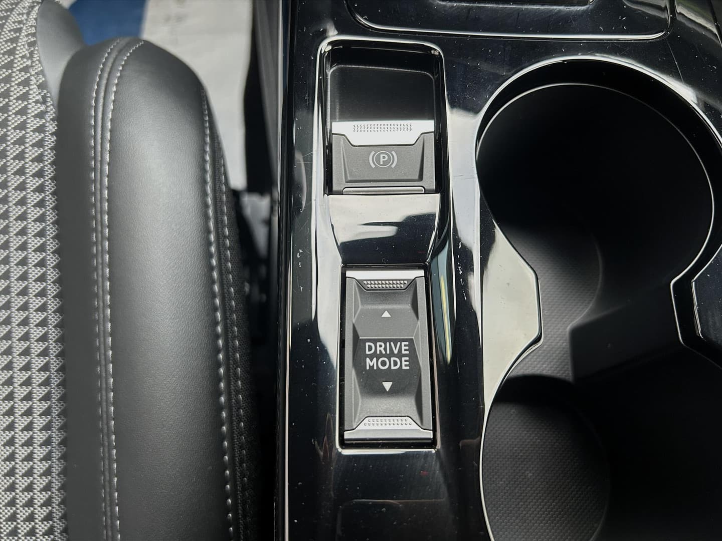 Peugeot 208 1.2 Automaat 130pk GT, Pano, Carplay, Stoelverwarming thumbnail 24