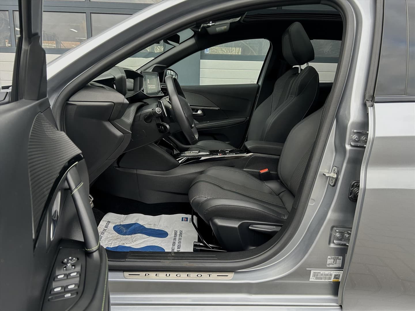 Peugeot 208 1.2 Automaat 130pk GT, Pano, Carplay, Stoelverwarming thumbnail 4