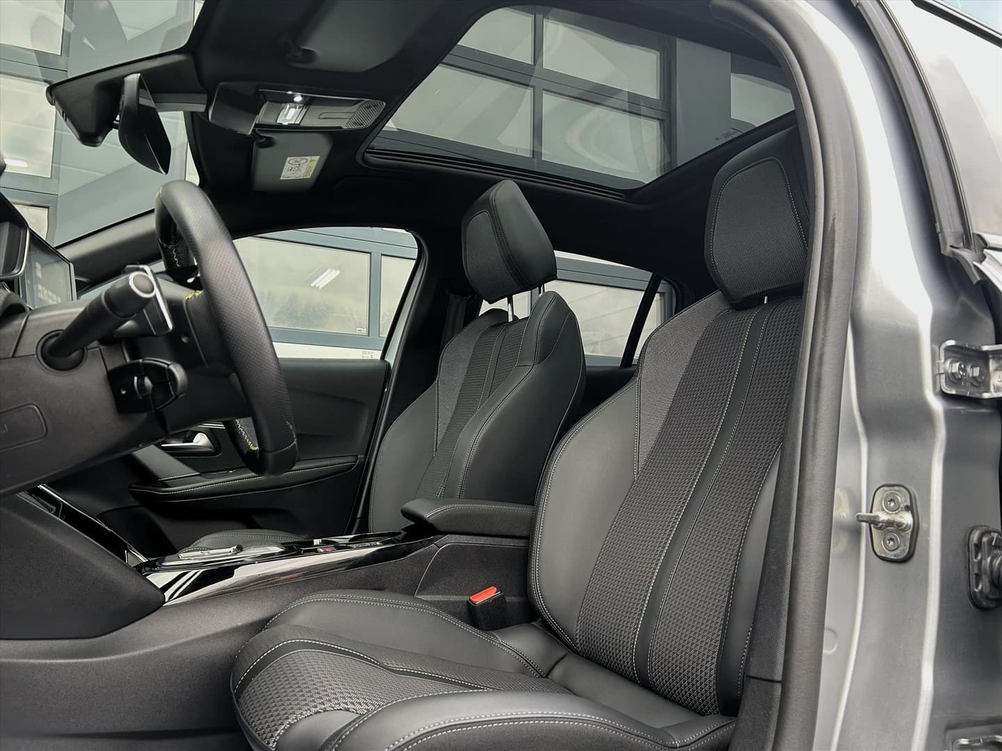 Peugeot 208 1.2 Automaat 130pk GT, Pano, Carplay, Stoelverwarming thumbnail 7