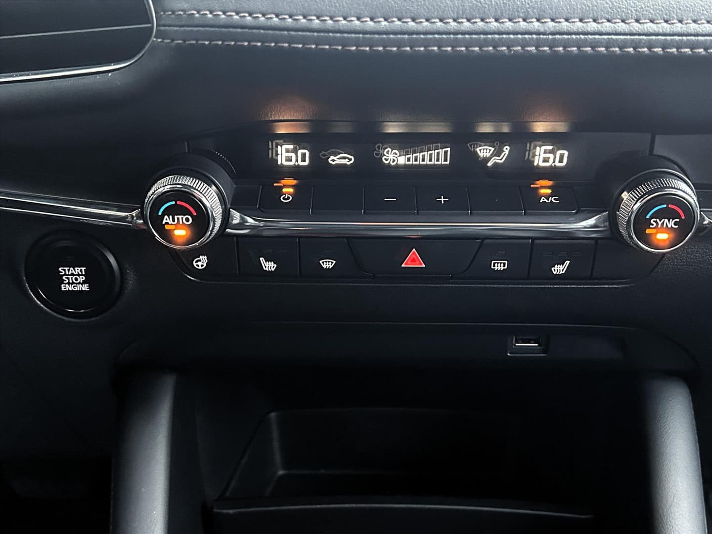 Mazda 3 Hatchback Skyactiv-G 122pk Aut. Cosmo, Leder, Trekhaak thumbnail 25