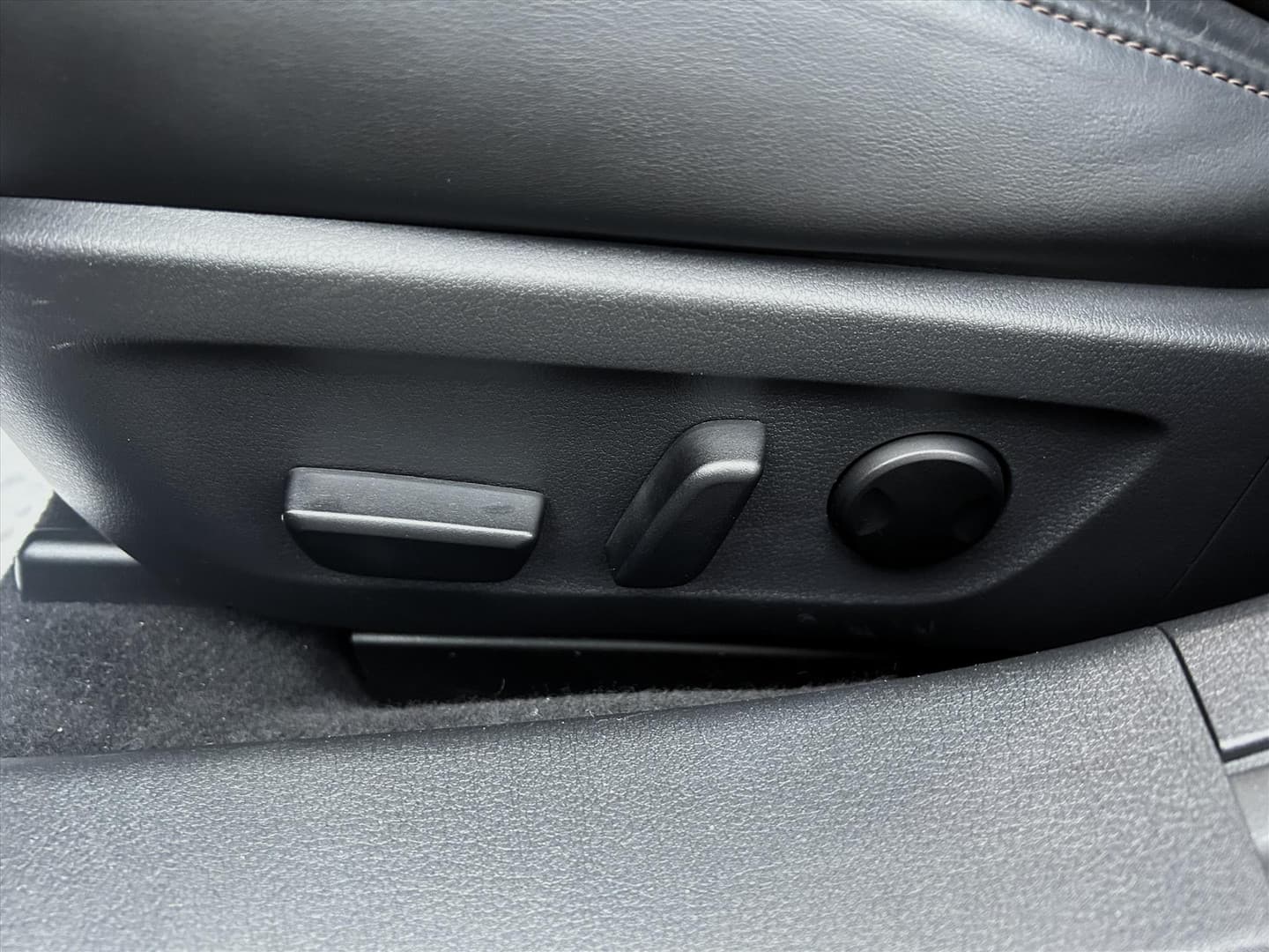 Mazda 3 Hatchback Skyactiv-G 122pk Aut. Cosmo, Leder, Trekhaak thumbnail 5