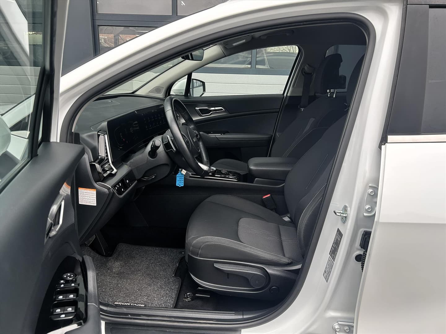 Kia Sportage 1.6 PHEV 265pk AWD, Fabrieksgarantie, Winterpakket thumbnail 4