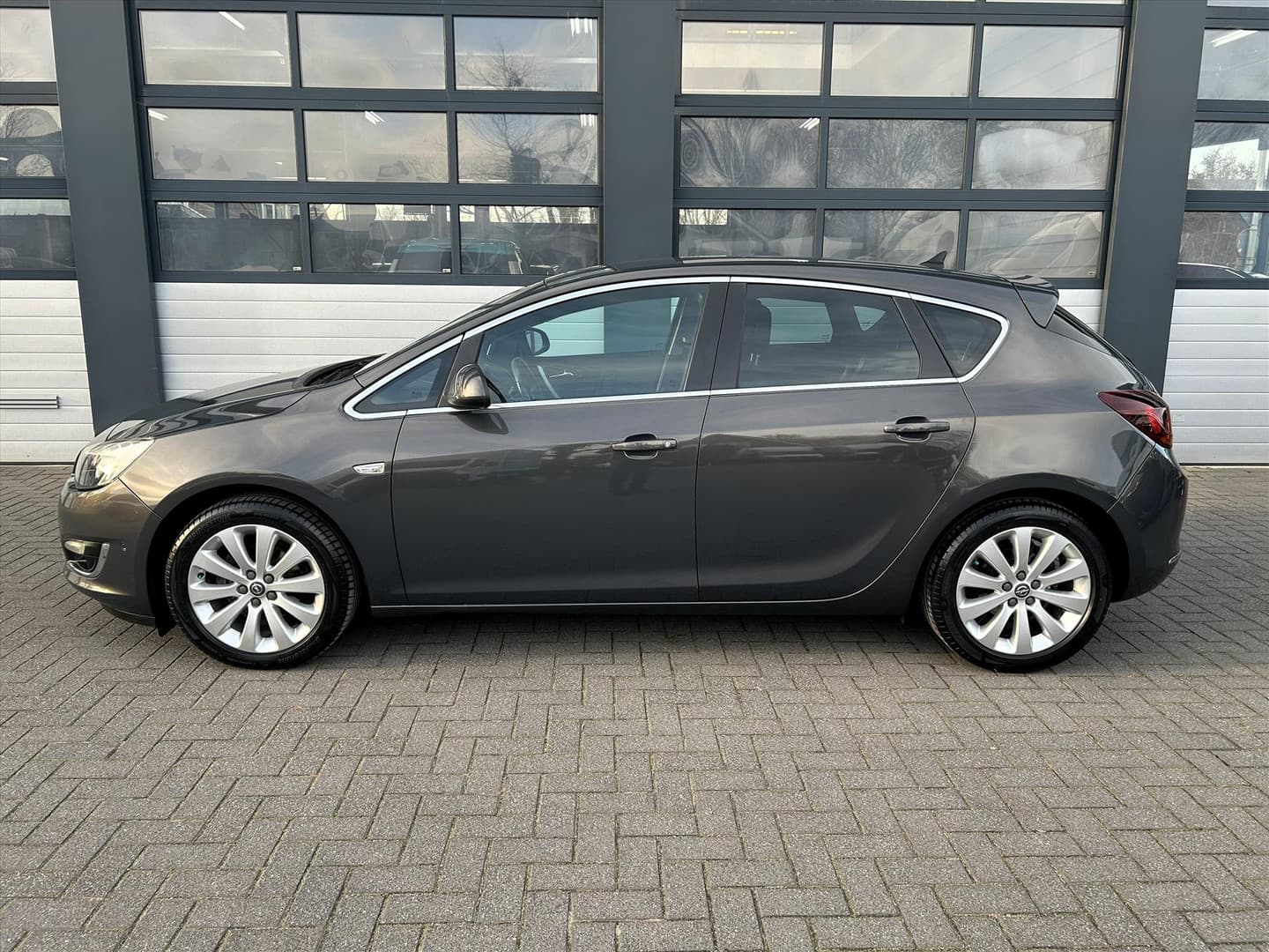 Opel Astra 1.4 Turbo 120pk, Leder, Camera, Trekhaak, Stoelverwarming thumbnail 3