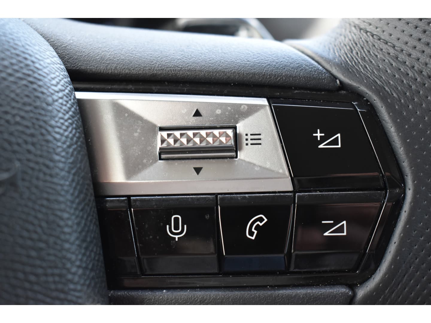 DS 3 PureTech 130 EAT8 Performance Line. thumbnail 19