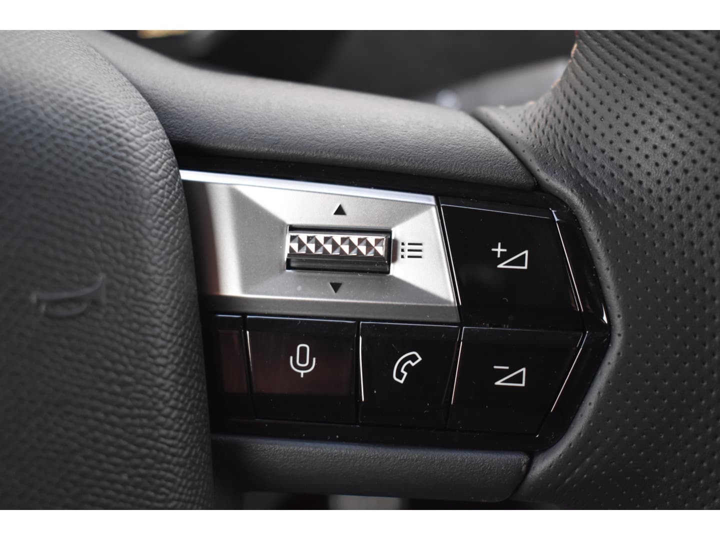 DS 3 E-Tense Performance Line 54 kWh. thumbnail 26