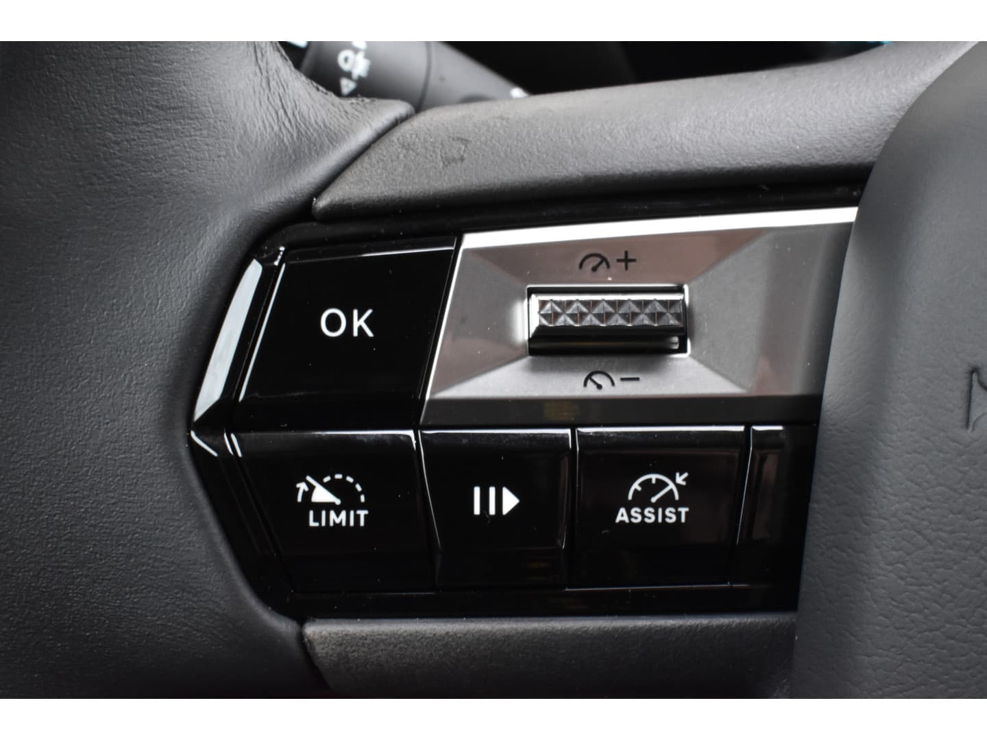 DS 3 E-Tense Antoine de saint Exupéry 54 kWh Leder thumbnail 14