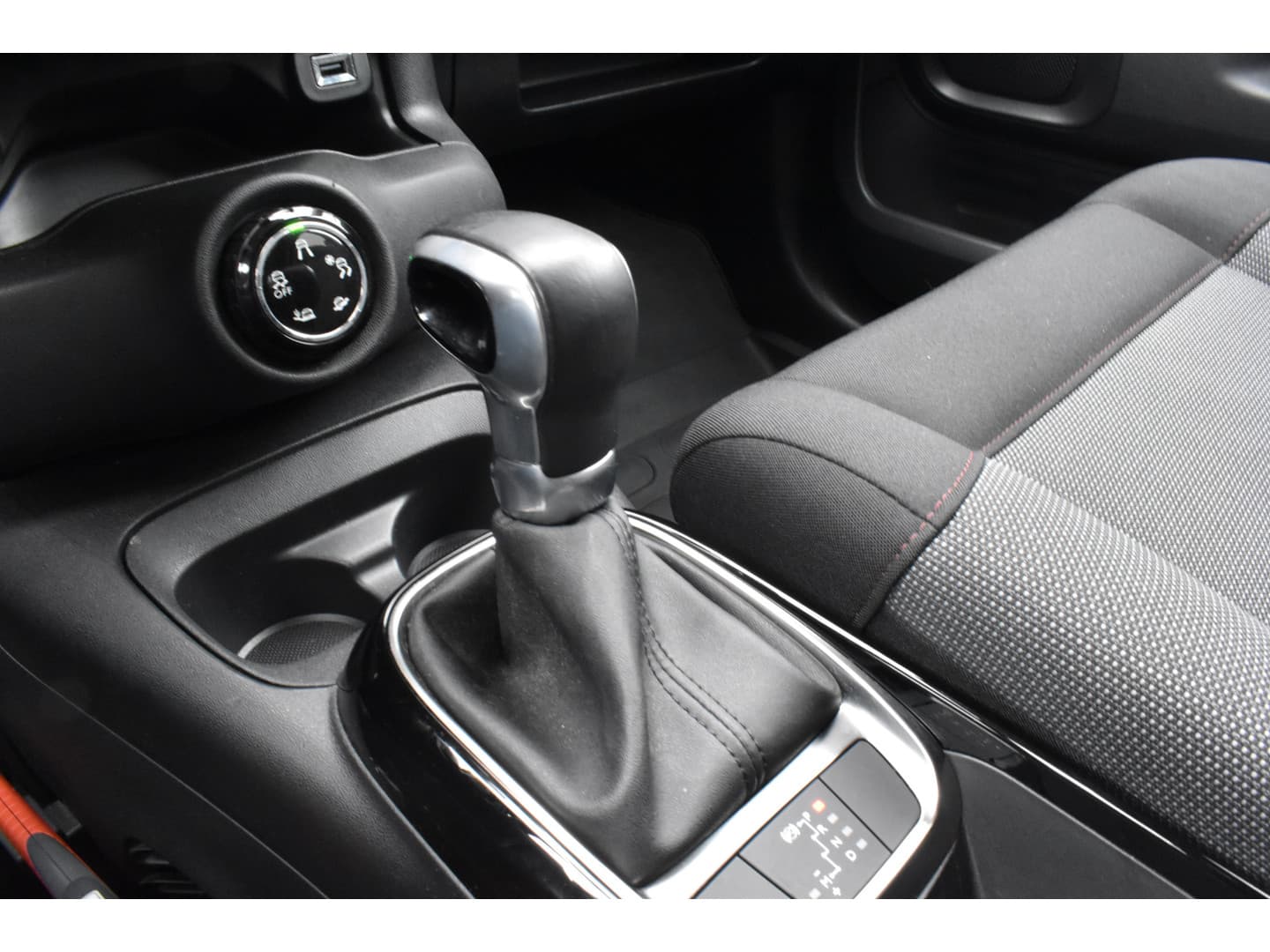 Citroën C4 Cactus PureTech 110 EAT6 Shine Automaat thumbnail 5