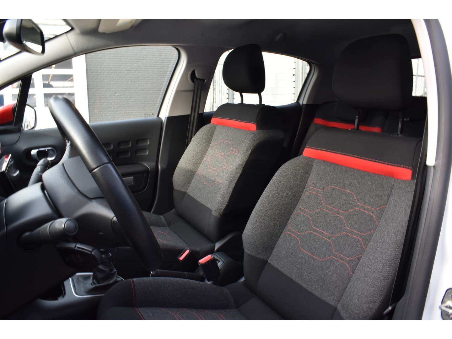 Citroën C3 PureTech 110 Shine thumbnail 2