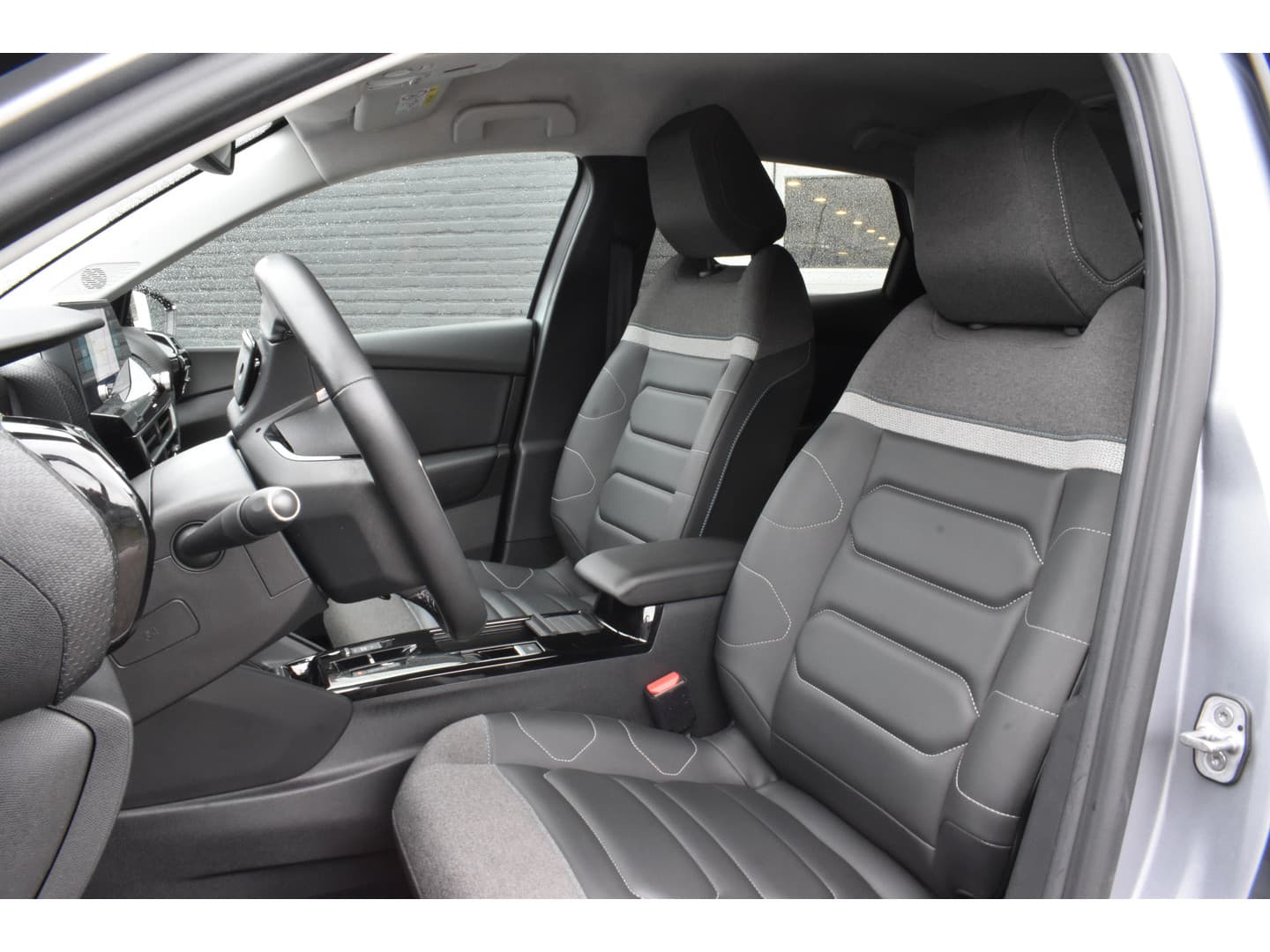 Citroën C4 Puretech 130 EAT8 Shine thumbnail 2