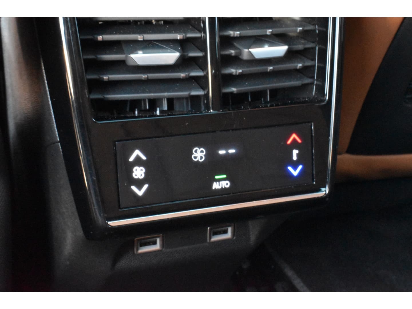 DS 7 Crossback E-Tense EAT8 300pk 4x4 Opera Panorama dak thumbnail 29