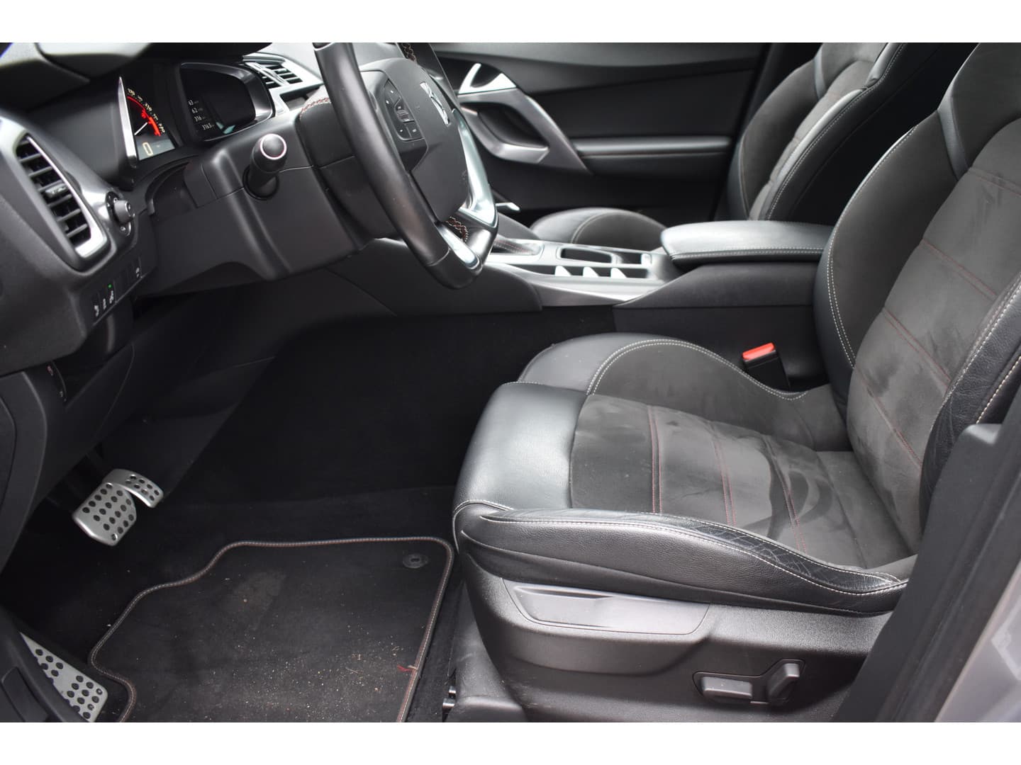 DS 5 THP 165pk Performance Line Automaat thumbnail 26